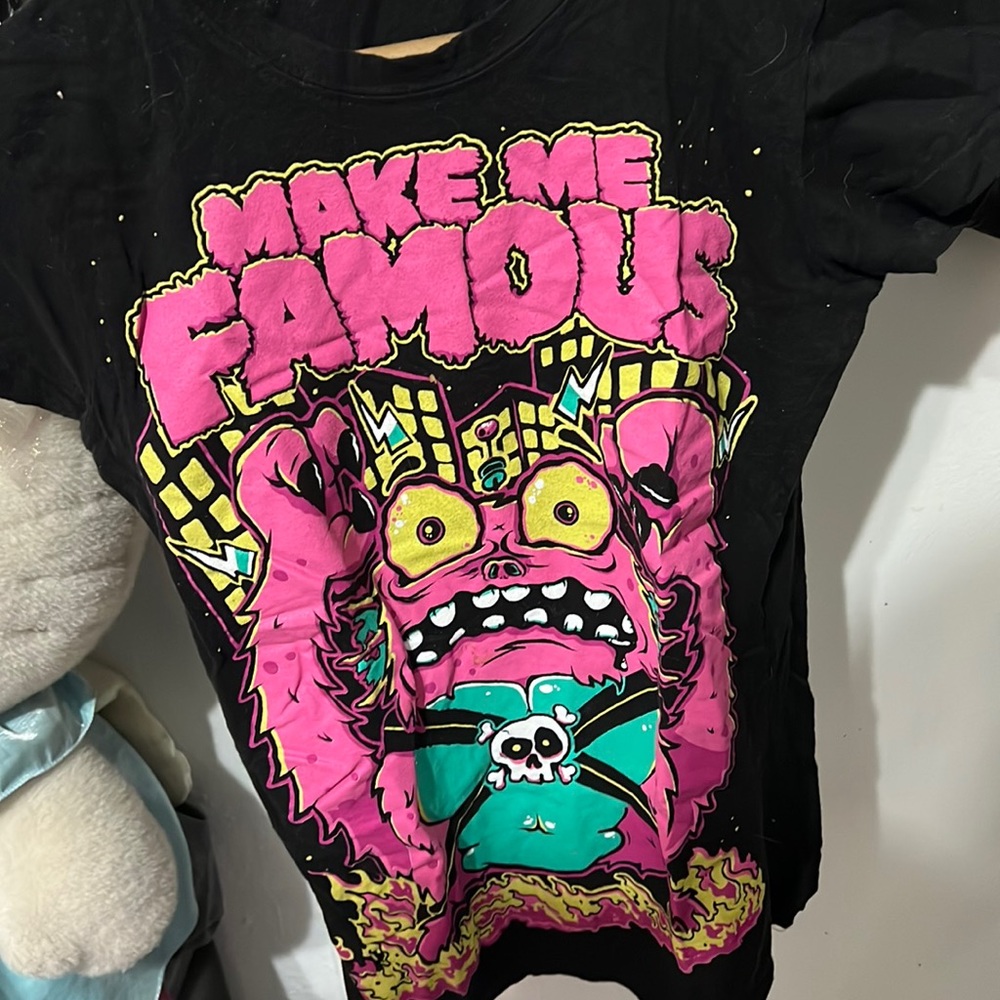 Make me famous band tee